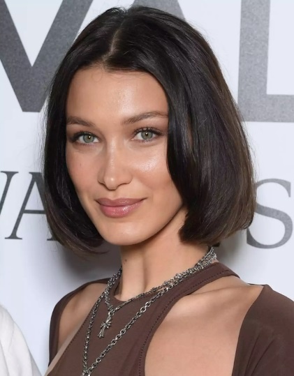 قصات شعر كاري قصيرة من Bella Hadid