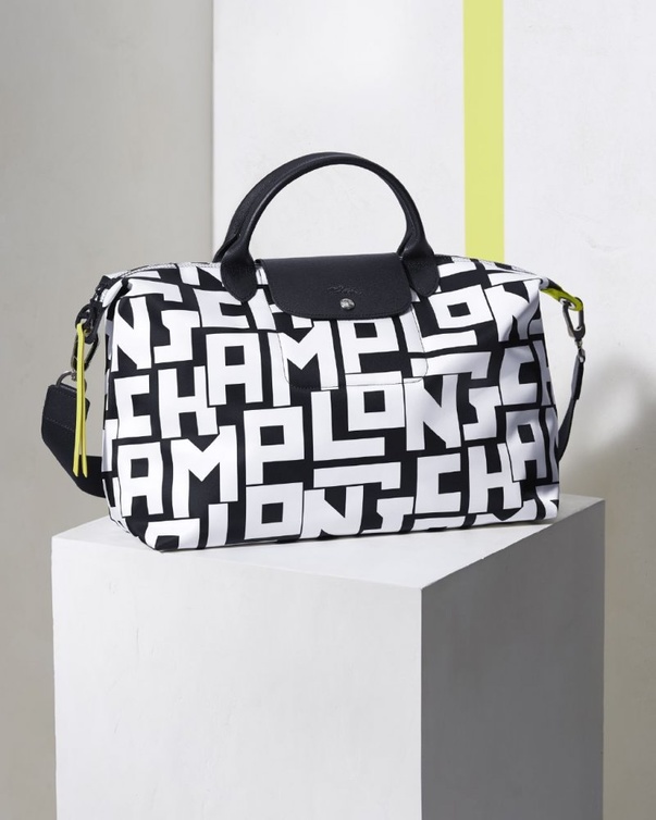 اكتشفي دليل الهدايا من Longchamp لمناسبات نهاية العام