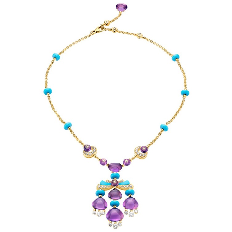 عقد من الجشمت والفيروز والذهب الأصفر من bulgari