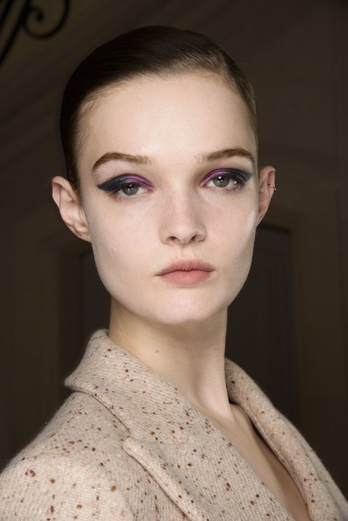 رسمة العيون المجنحة بستايل عصري من دار Altuzarra 