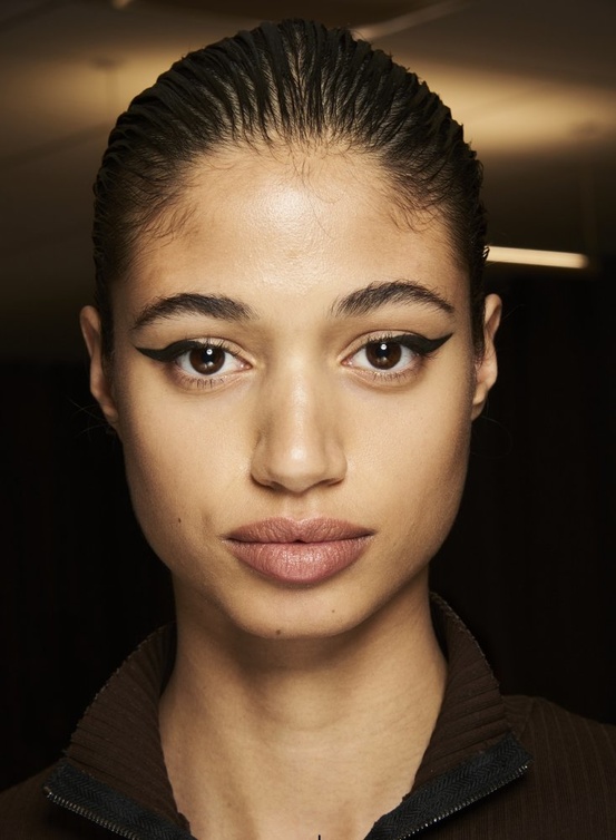 مكياج عيون شرقي من دار Rag & Bone