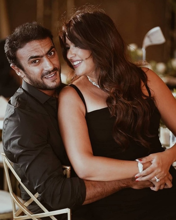 رومانسية ياسمين عبدالعزيز وزوجها احمد العوضي