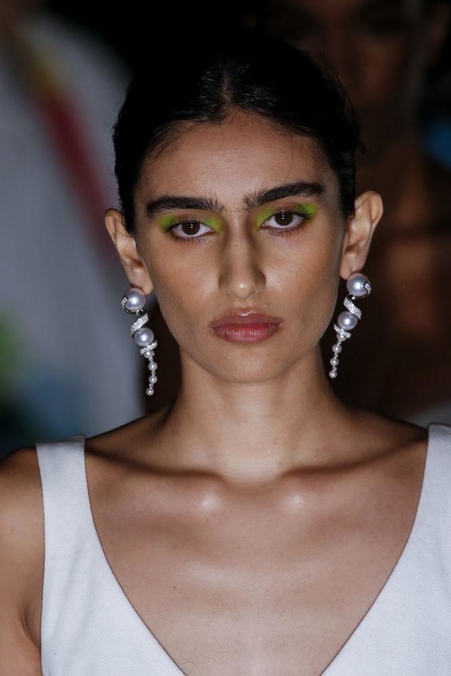 اقراط من اللؤلؤ@prabalgurung