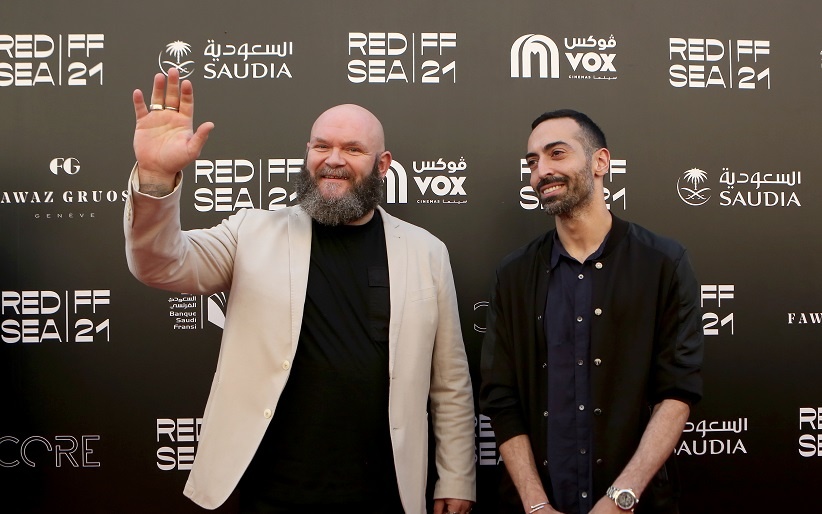 محمد التركي وداركو بيريك نجم المسلسل "لا كاسا دي بابيل" في مهرجان البحر الأحمر