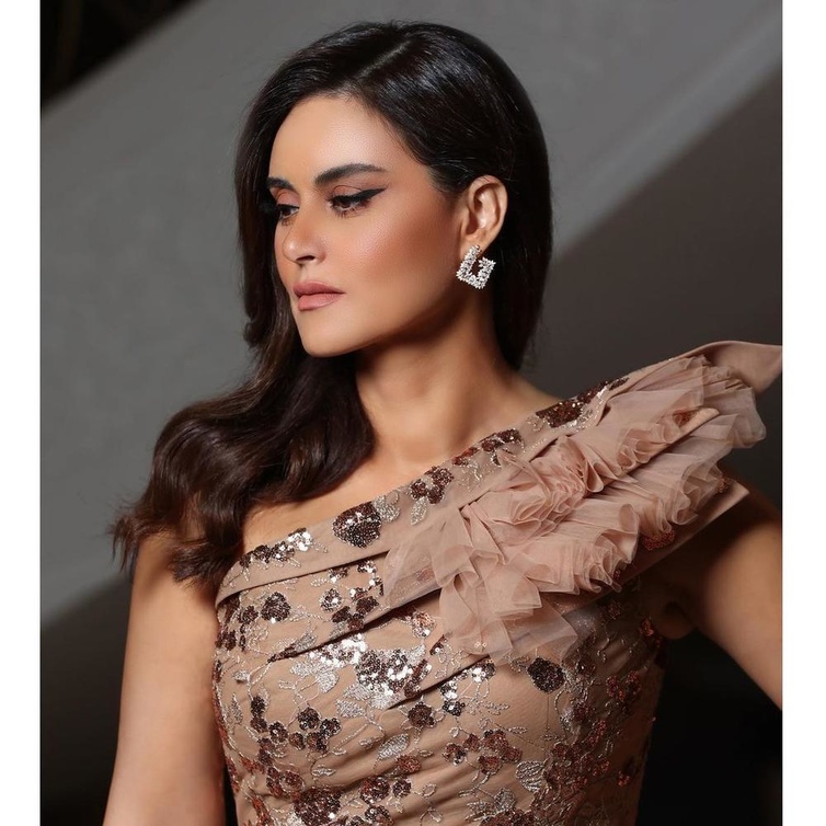 اطلالة رشا مهدي - صورة من حساب خبيرة المكياج منى النعمان