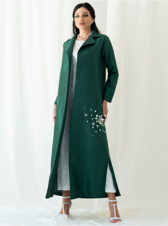 اللون الأخضر الساحر بعباية من الأورغانزا مع الشكّ الناعم والفاخر من N 27 Boutique