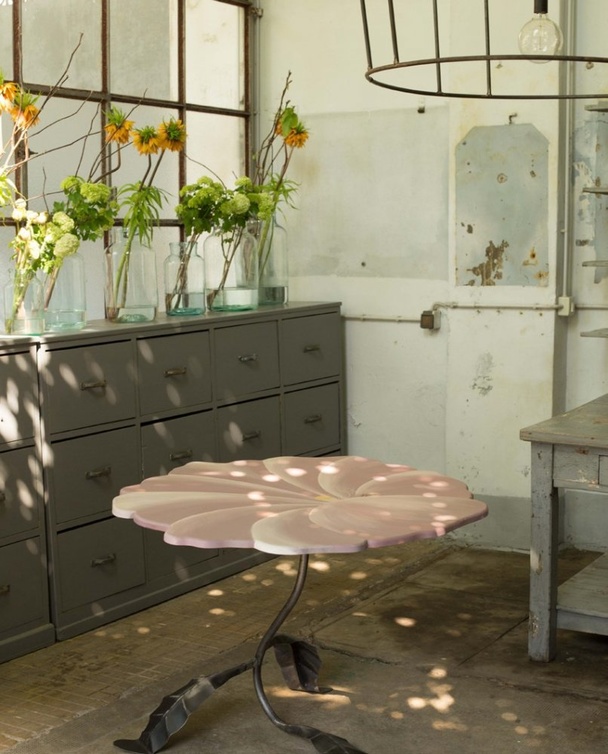 الأزهار تزين إبداعات Victoria Episcopo مجلة هي