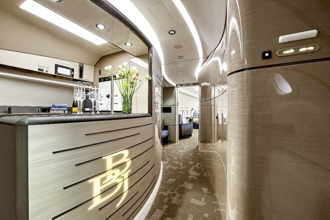 طائرة بوينج BBJ 1  737 
