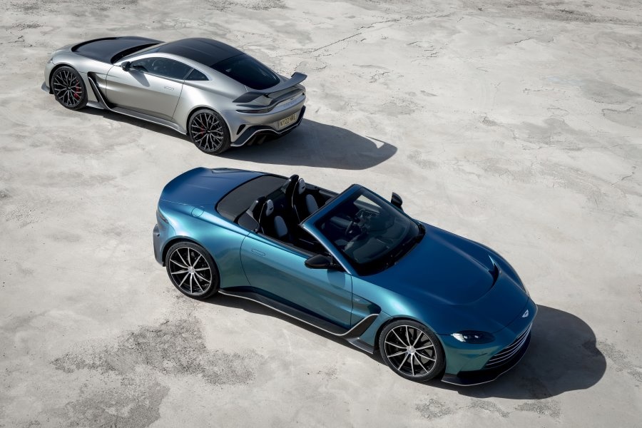 V12 Vantage Roadster الجديدة من أستون مارتن