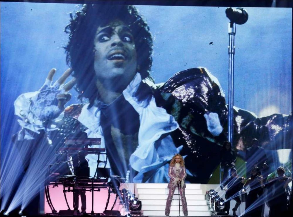 مادونا تؤدي عرض تكريما لرحيل prince