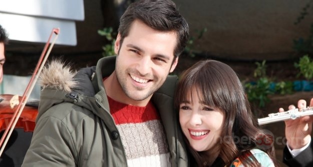 مشهد من مسلسل موسم الكرز