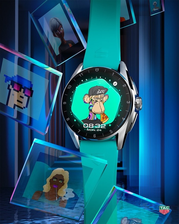 ساعة Tag Heuer مع خلفية NFT