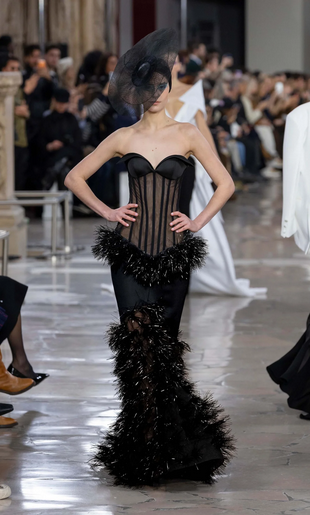 الكورسيه الفاخر في عروض جورج شقرا لربيع وصيف 2026 