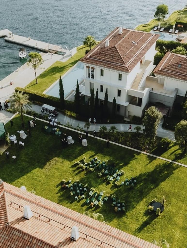حفل زفاف في قصر تاريخي- الصورة لـ @WedLuxe